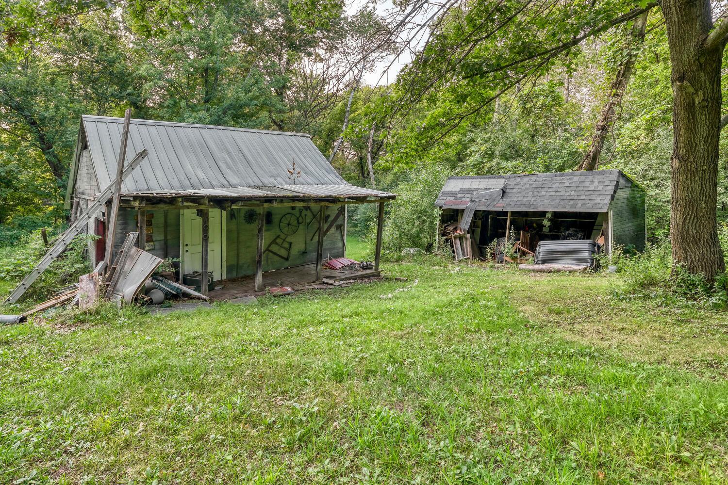 This is really a cute replication of true country living.