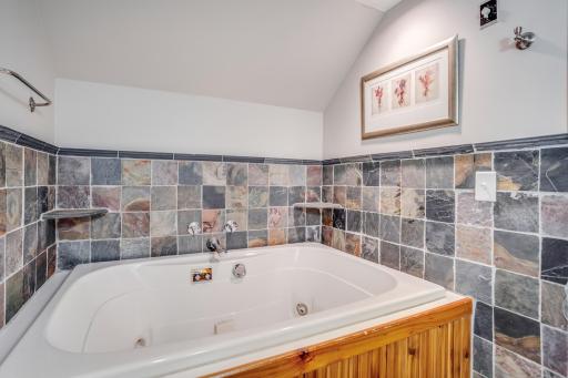 Jetted tub