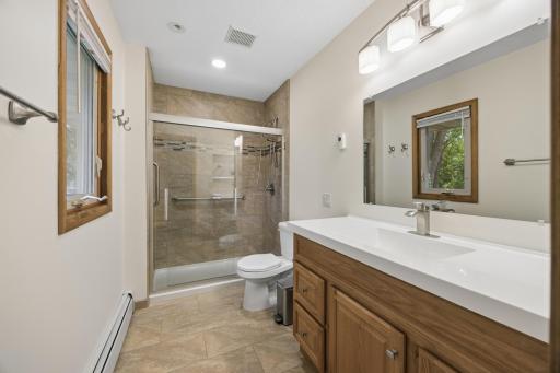290 Rice Creek Fridley PRIVATE BATHROOM.jpg