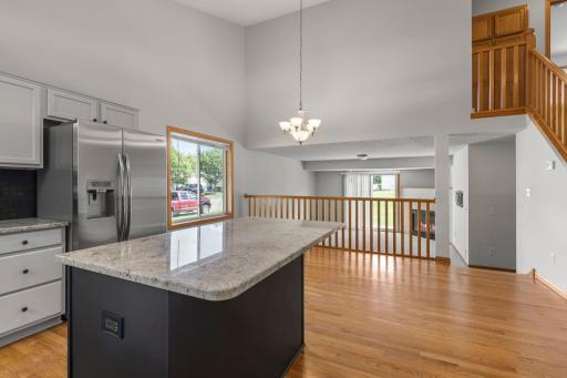 17-web-or-mls-4244 Jarmann Ln-12.jpg