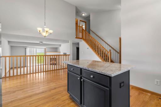 16-web-or-mls-4244 Jarmann Ln-60.jpg