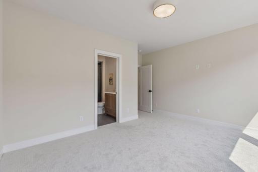Private ensuite bathroom & closet