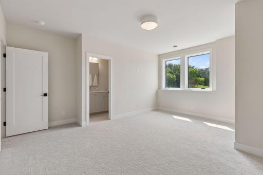 Also ensuite bathroom and walk-in closet