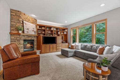 27-web-or-mls-20830 Odell Ct N-27.jpg