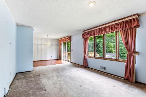 525 Lakewood Drive S, Maplewood, MN 55119