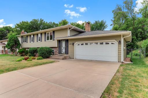 525 Lakewood Drive S, Maplewood, MN 55119