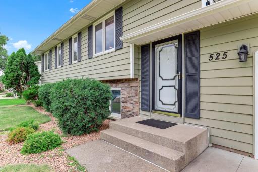 525 Lakewood Drive S, Maplewood, MN 55119
