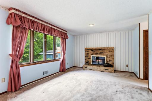 525 Lakewood Drive S, Maplewood, MN 55119