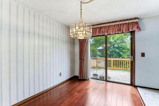 525 Lakewood Drive S, Maplewood, MN 55119