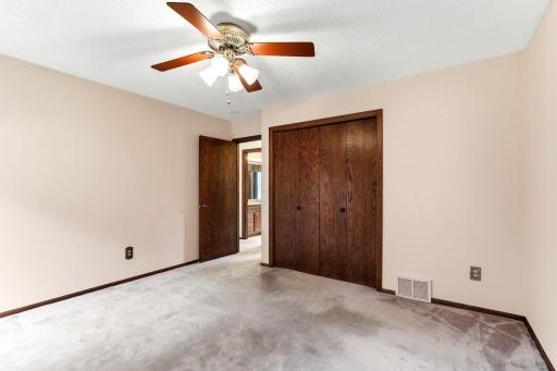 525 Lakewood Drive S, Maplewood, MN 55119