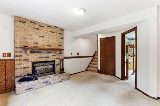525 Lakewood Drive S, Maplewood, MN 55119