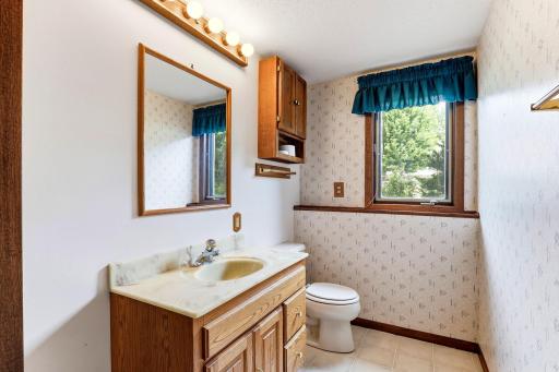 525 Lakewood Drive S, Maplewood, MN 55119