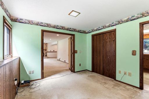 525 Lakewood Drive S, Maplewood, MN 55119