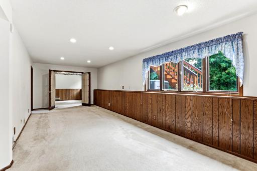 525 Lakewood Drive S, Maplewood, MN 55119