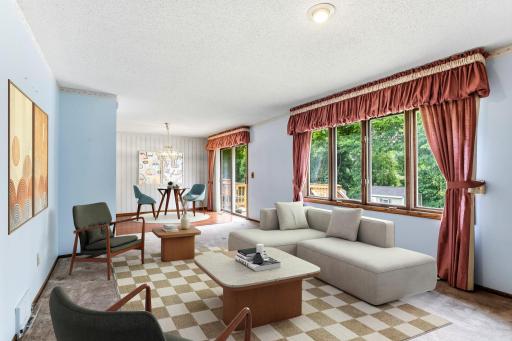 4-web-or-mls-525-Lakewood-Dr-S-04-Staged.jpg