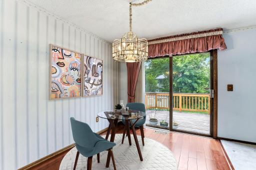 9-web-or-mls-525-Lakewood-Dr-S-07-Staged.jpg