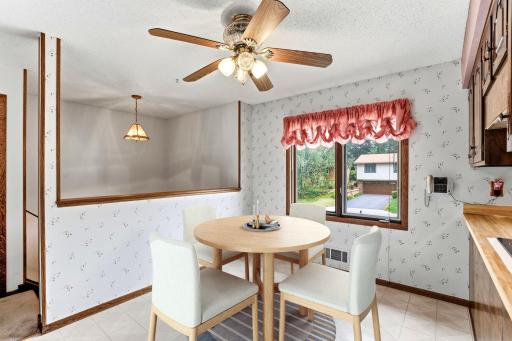 12-web-or-mls-525-Lakewood-Dr-S-09-Staged.jpg