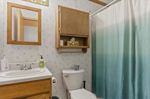 Full Bath / Located Between Bedrooms