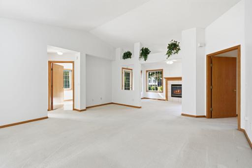 Bright and Open! 8554 Telford Ln N