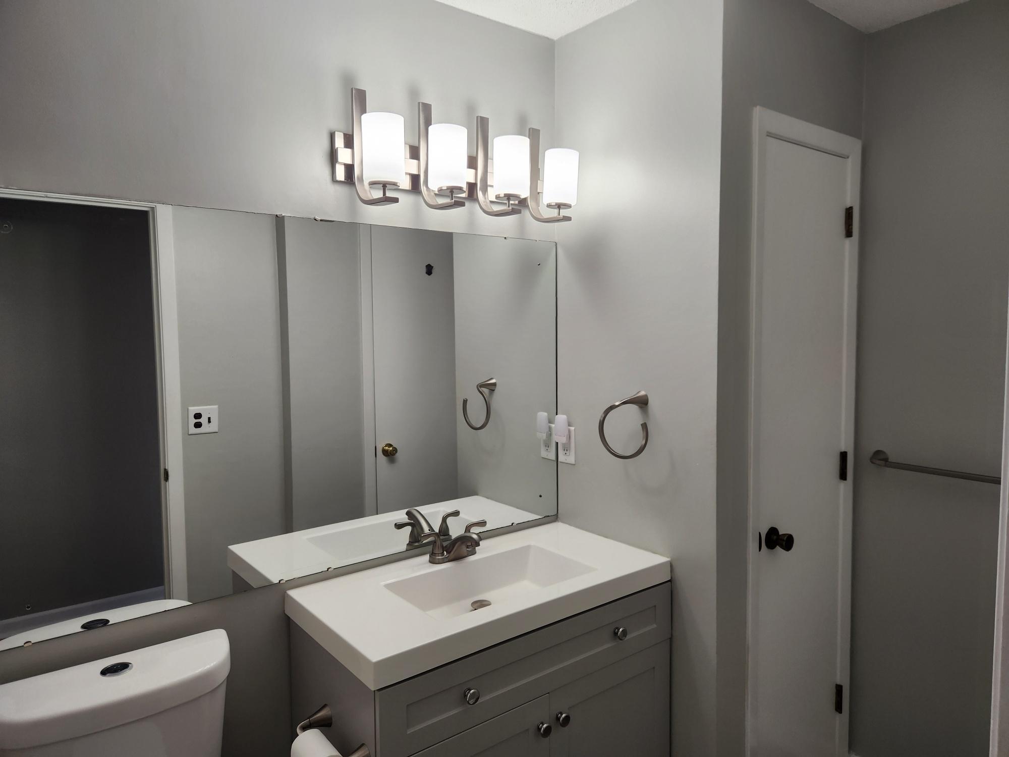 Upper Bathroom B.jpg