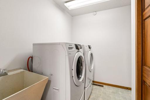 Laundry is between kitchen and garage