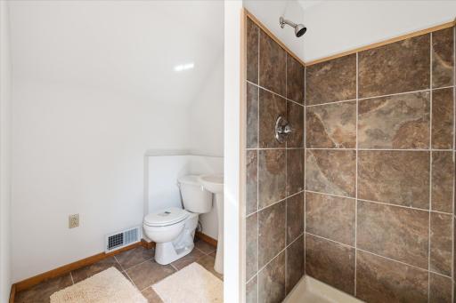 Upper bathroom in outbuilding