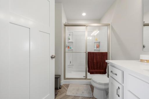 33 main bathroom.jpg