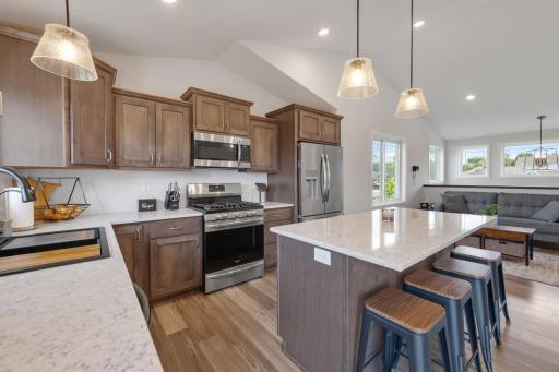 20 kitchen.jpg
