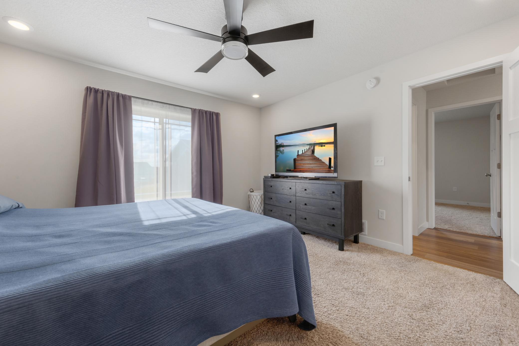 31 main bedroom.jpg