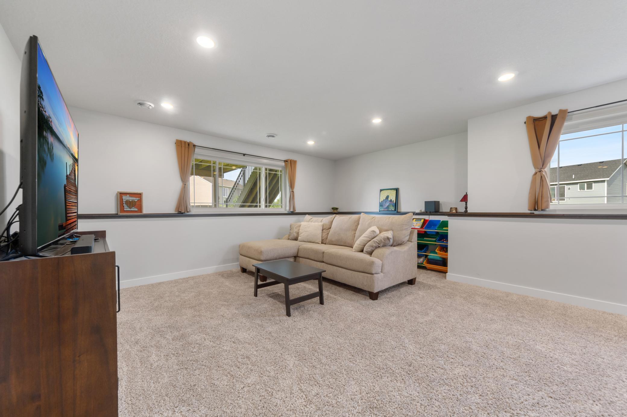 35 family room_lower.jpg