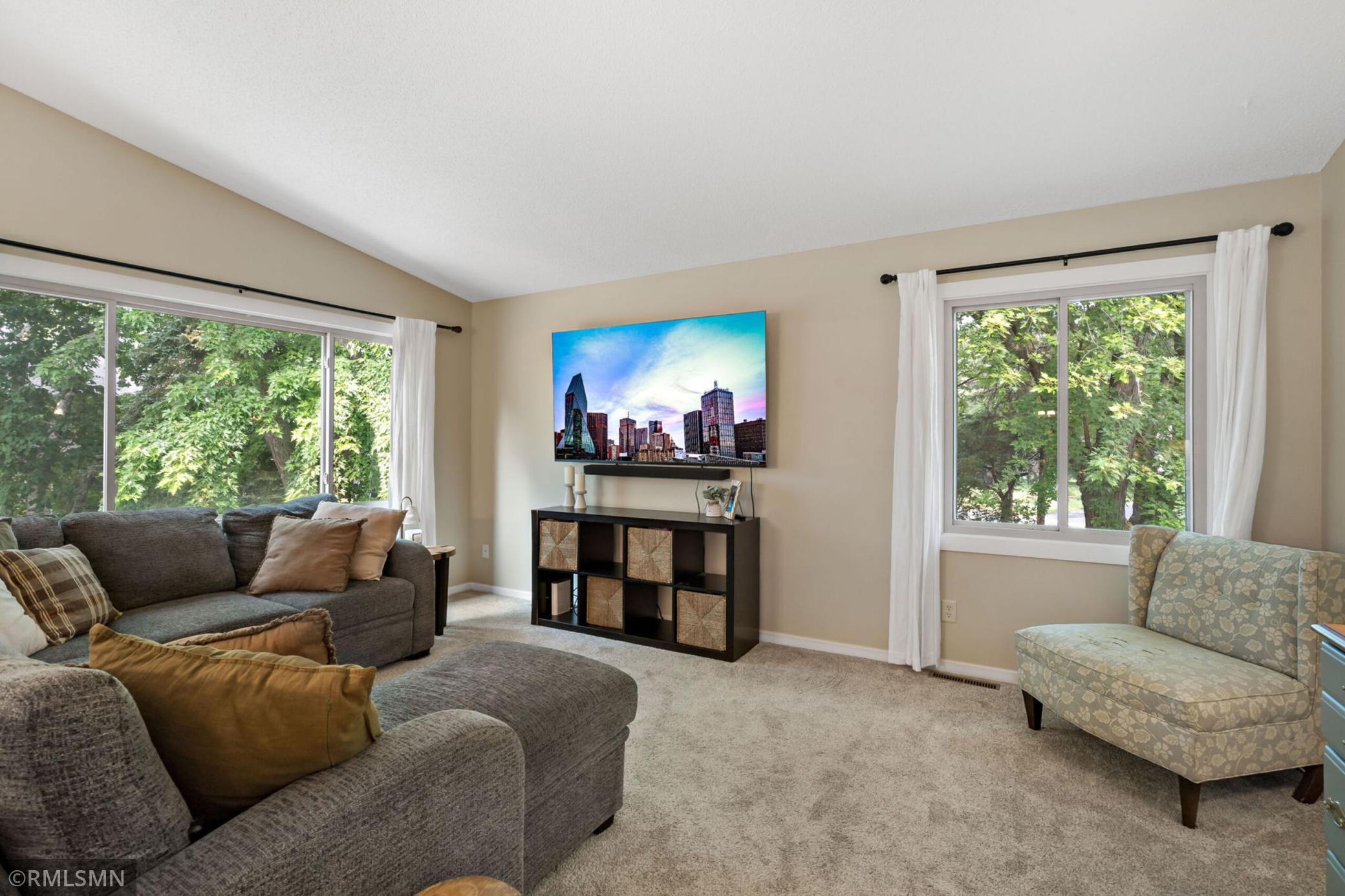2-web-or-mls-10581_Lake_Fall_Dr_Eden_Prairie_MN_0013.jpg