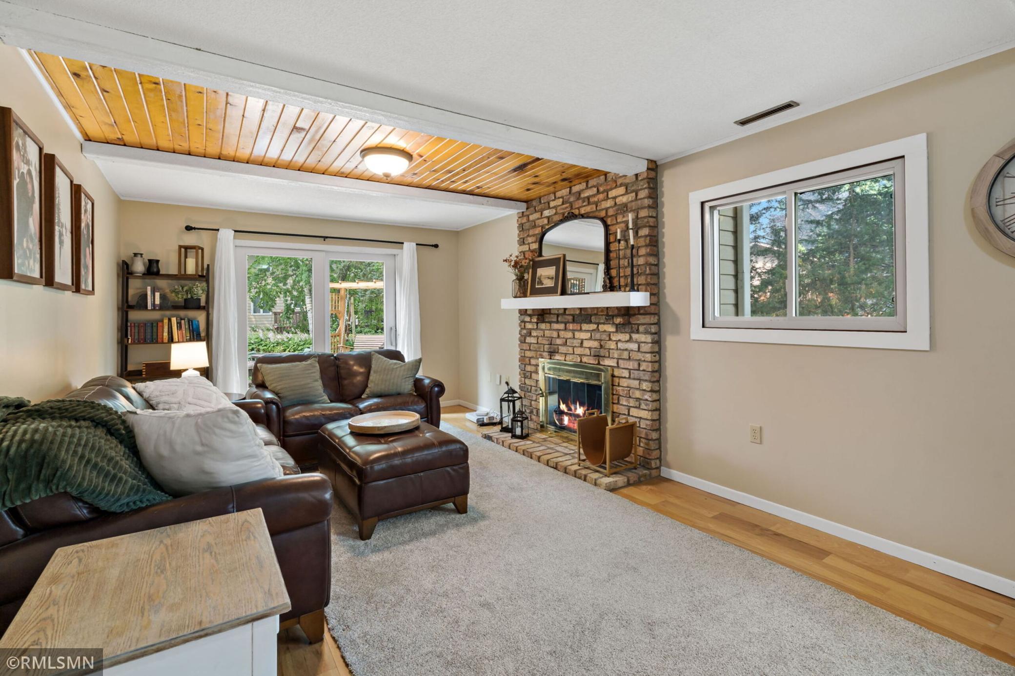8-web-or-mls-10581_Lake_Fall_Dr_Eden_Prairie_MN_0019.jpg
