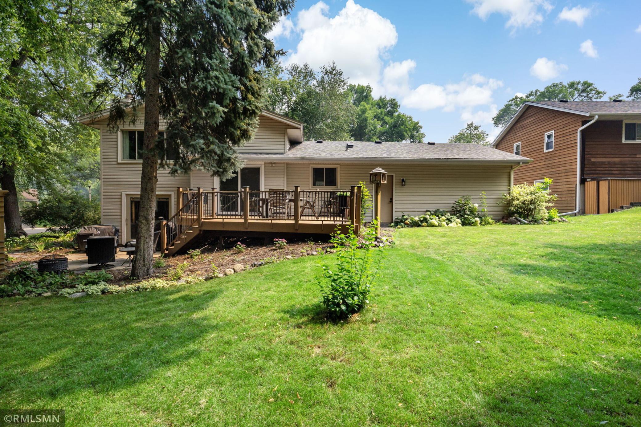 12-web-or-mls-10581_Lake_Fall_Dr_Eden_Prairie_MN__0006_copy.jpg
