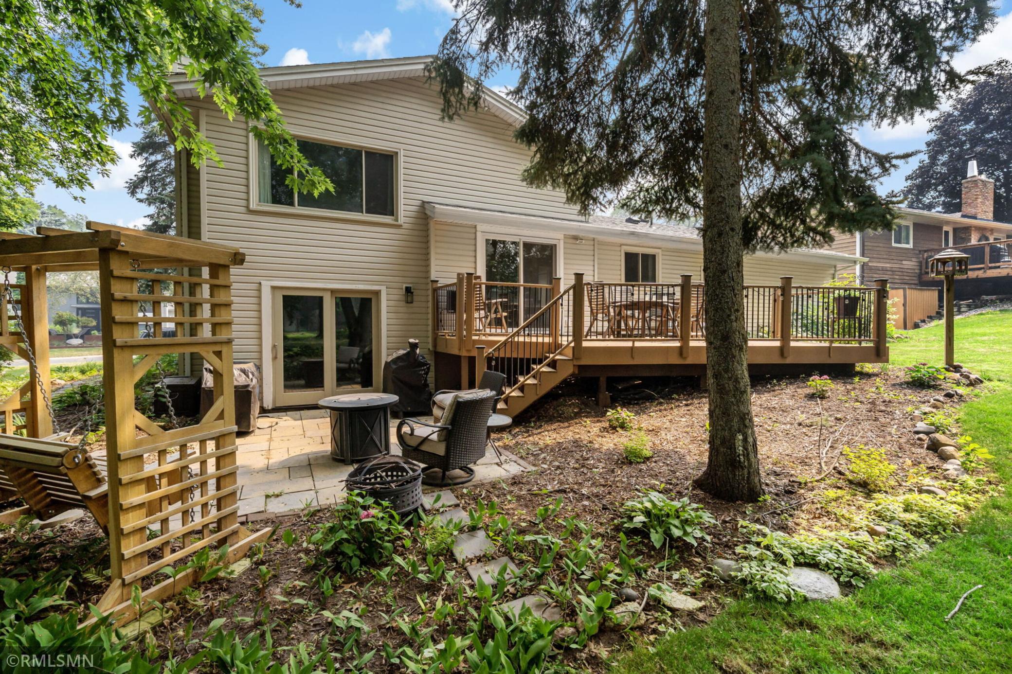 10-web-or-mls-10581_Lake_Fall_Dr_Eden_Prairie_MN__0007_copy.jpg