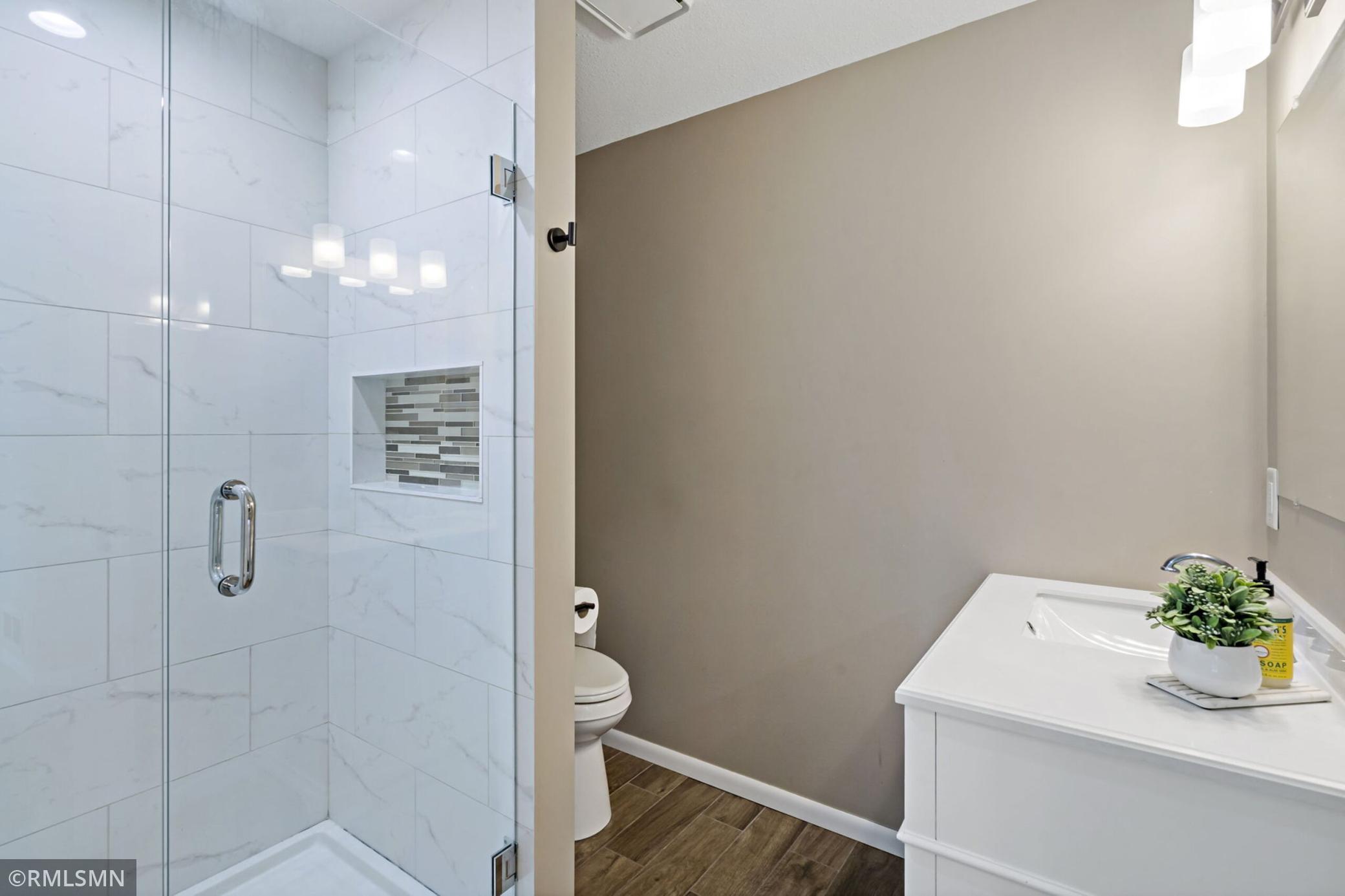 23-web-or-mls-10581_Lake_Fall_Dr_Eden_Prairie_MN_0034.jpg