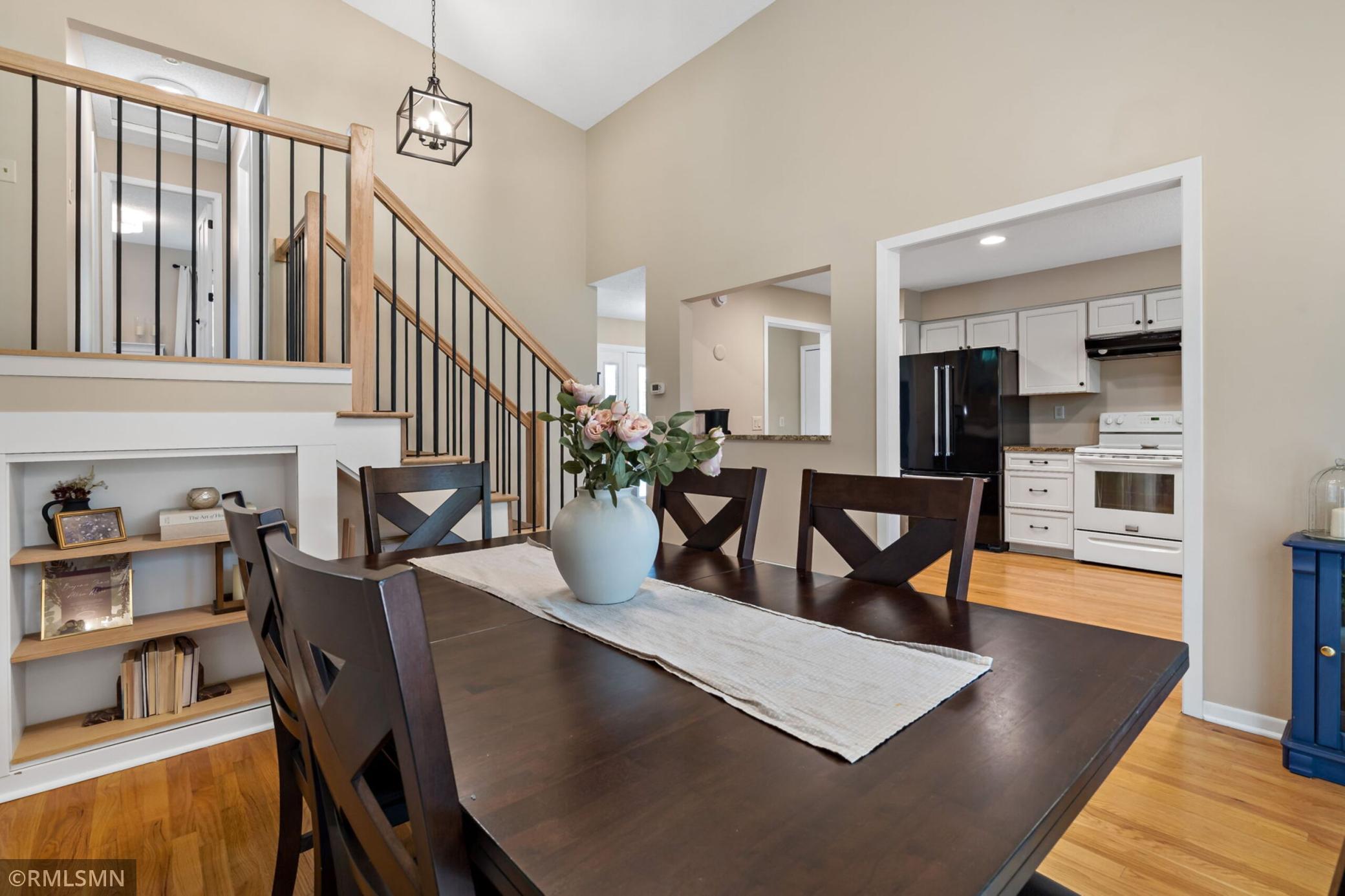 36-web-or-mls-10581_Lake_Fall_Dr_Eden_Prairie_MN_0010.jpg
