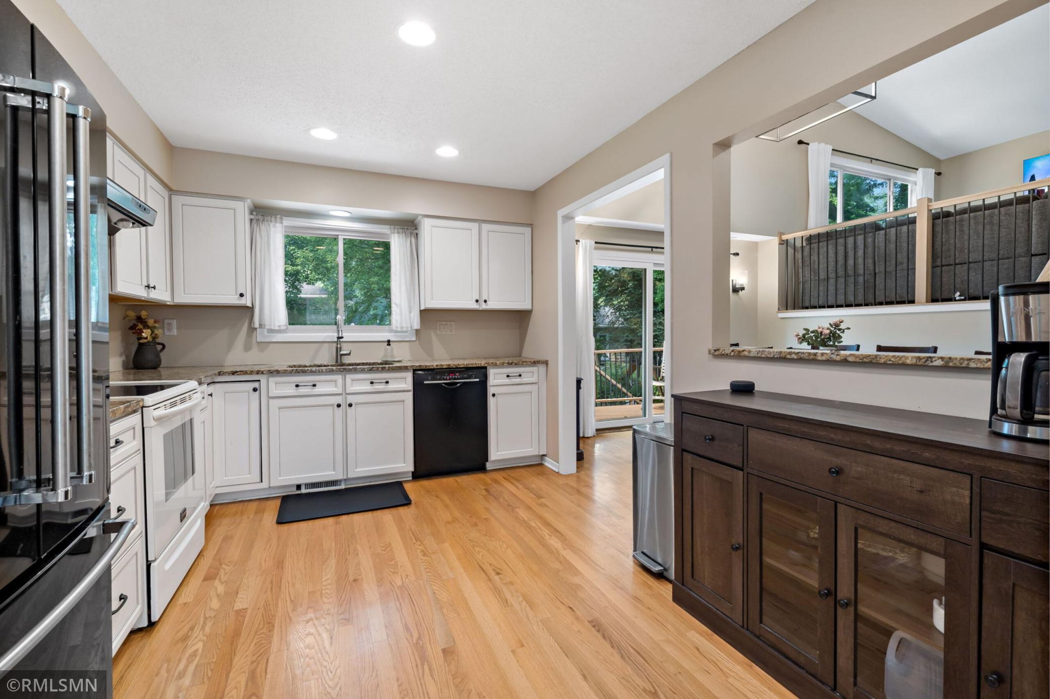 31-web-or-mls-10581_Lake_Fall_Dr_Eden_Prairie_MN_0005.jpg