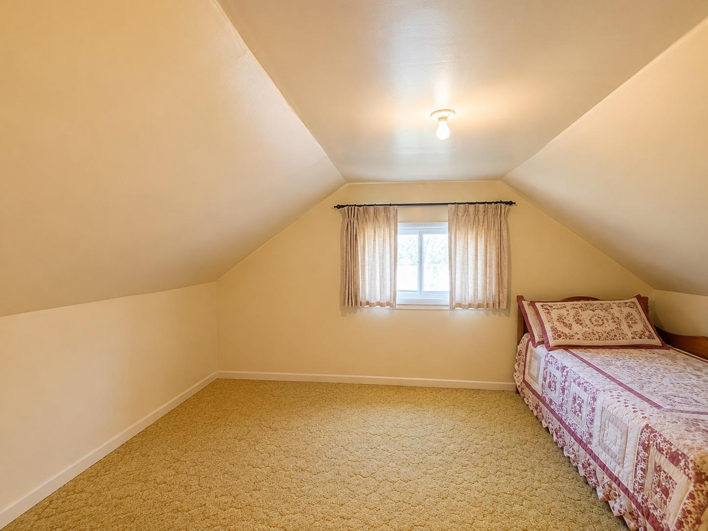 12 Upstairs Bedroom.jpg