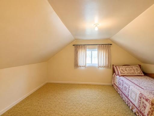 12 Upstairs Bedroom.jpg