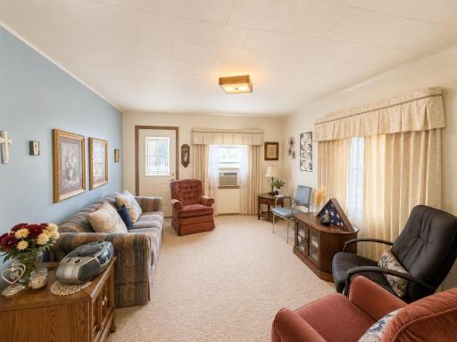 9 Living Room.jpg