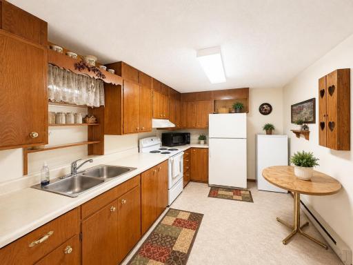 8 Kitchen.jpg
