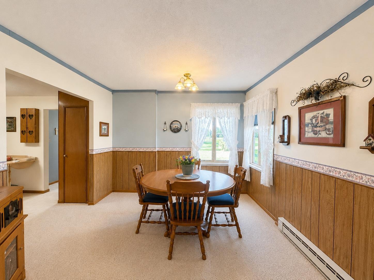 7 Dining Room.jpg