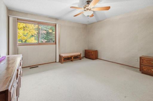 18321 Creeks Bend Drive, Minnetonka, MN 55345
