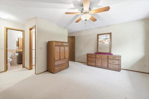18321 Creeks Bend Drive, Minnetonka, MN 55345