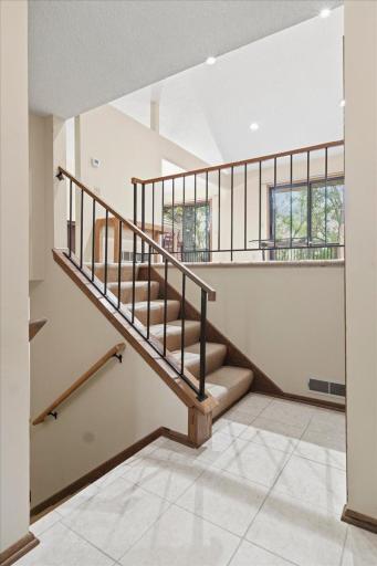 18321 Creeks Bend Drive, Minnetonka, MN 55345