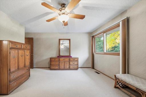 18321 Creeks Bend Drive, Minnetonka, MN 55345