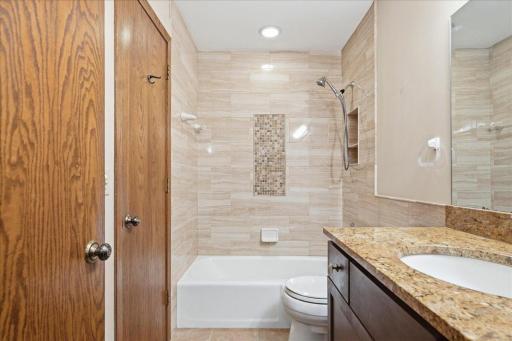18321 Creeks Bend Drive, Minnetonka, MN 55345