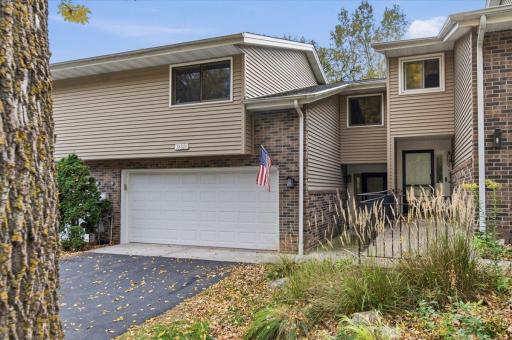 18321 Creeks Bend Drive, Minnetonka, MN 55345