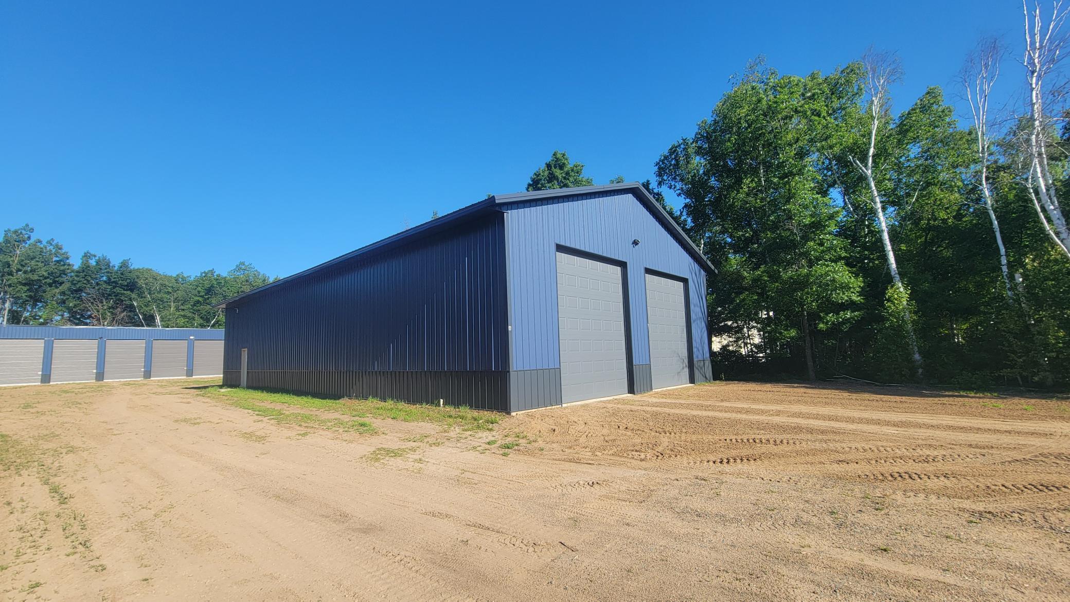 40' x 80' building with 16-foot sidewalls, oversized overhead doors, and 600-amp electrical service