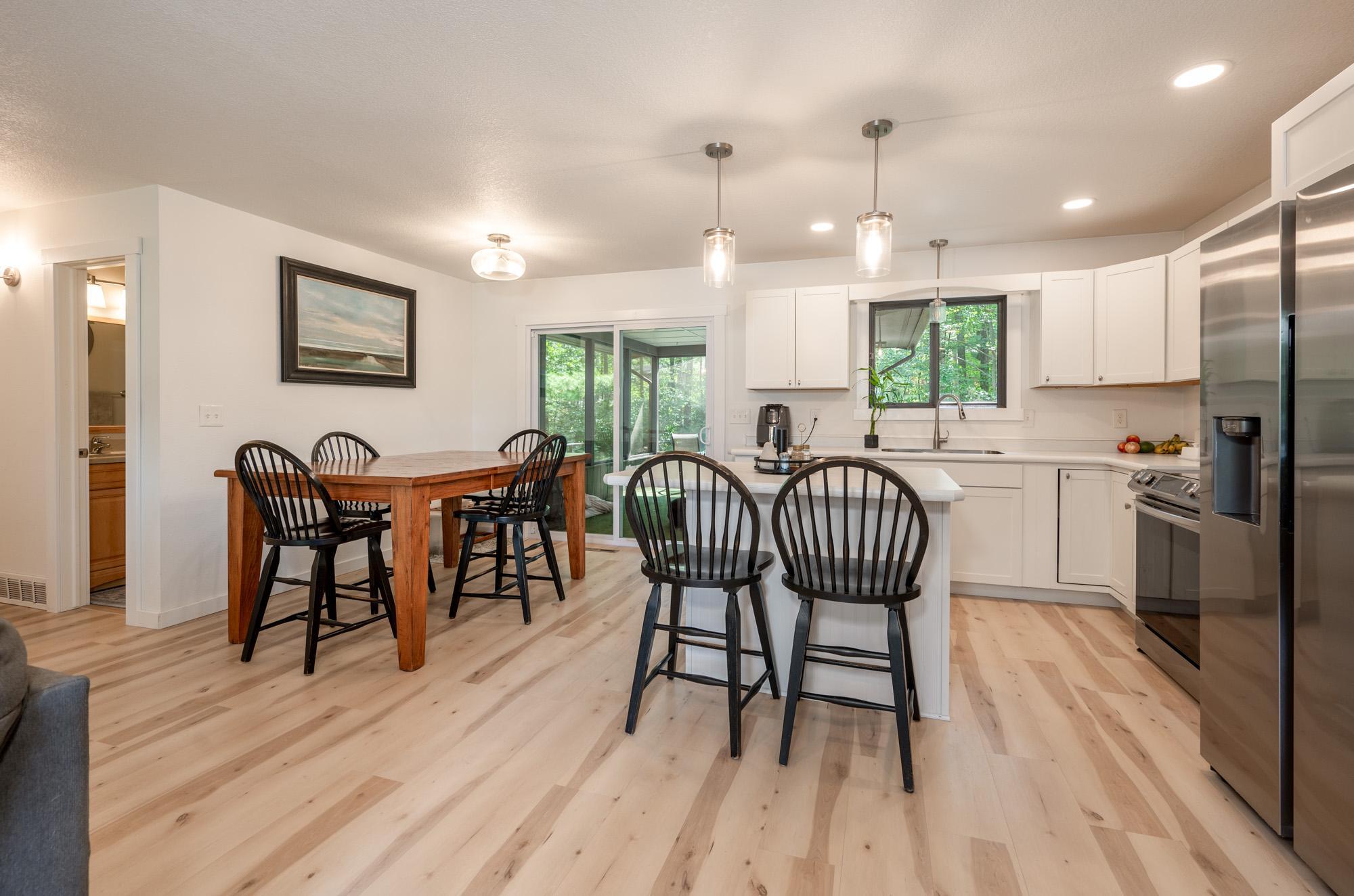 Kitchen & dining